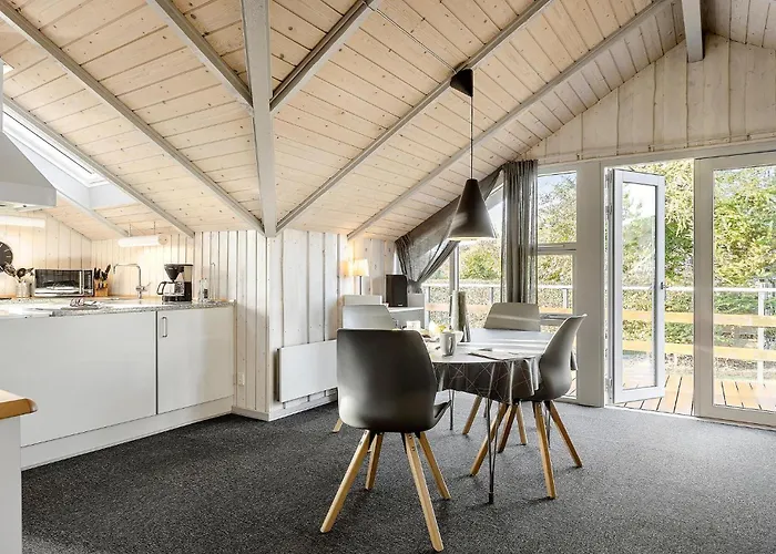 2 Bedroom Stunning In Semesterbostad Bogense